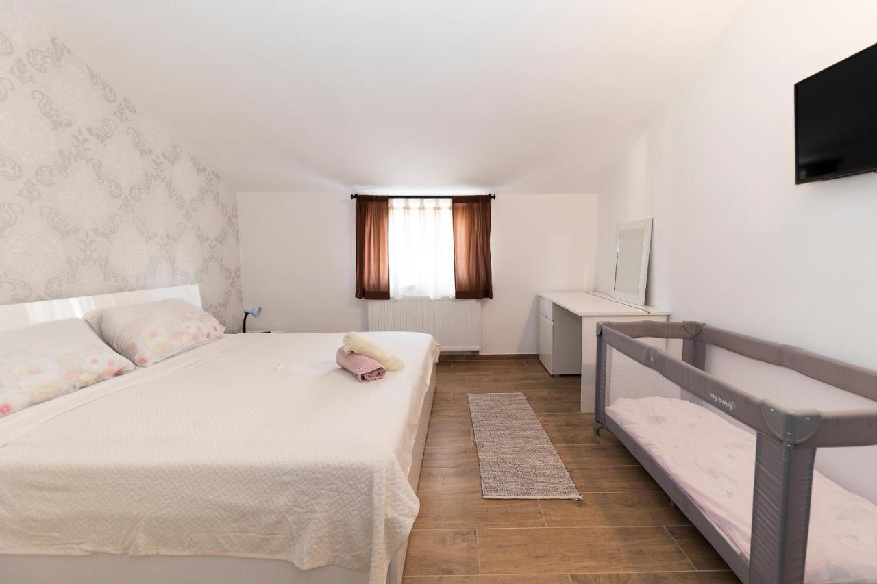 Apartman Lana Biograd Na Moru Exterior foto