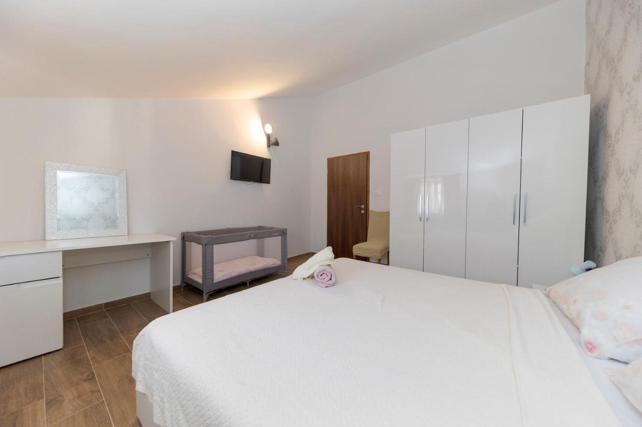 Apartman Lana Biograd Na Moru Exterior foto